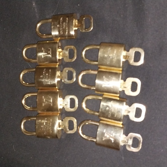 Lv lock and keys pick ur number - Picture 3 of 4